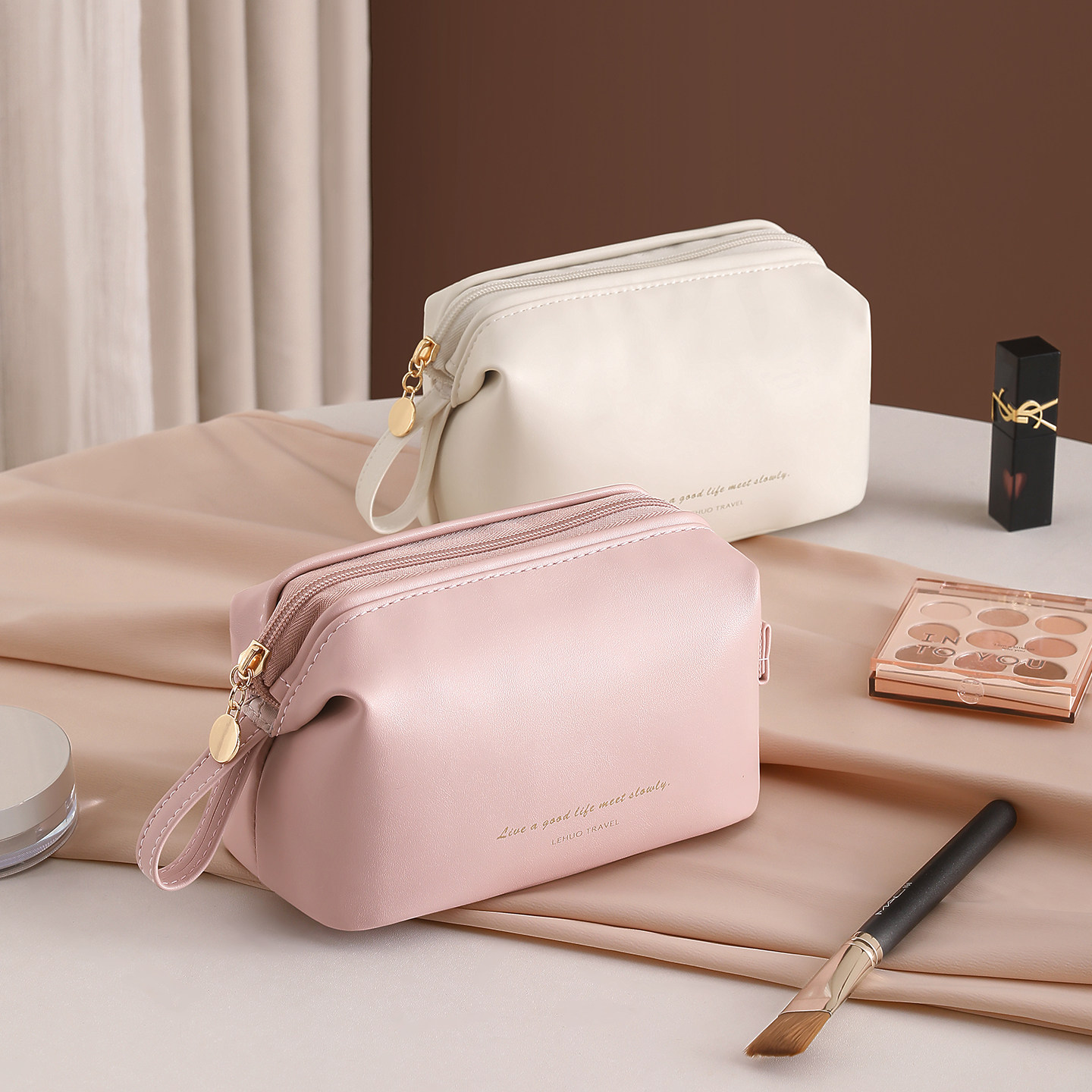 化妆包大容量化妆收纳包新款外出旅行洗漱包多功能便携女士补妆包