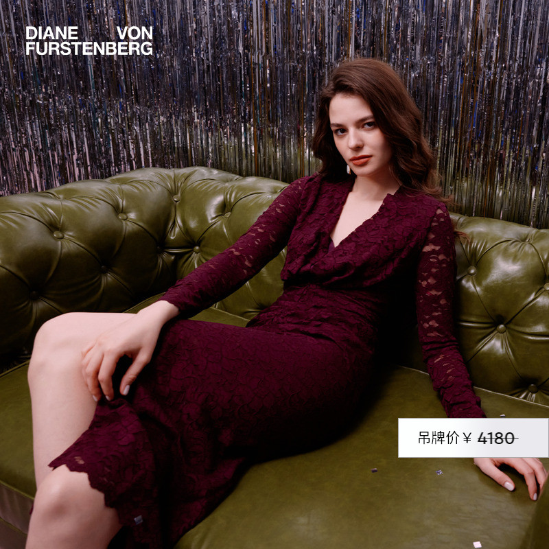 DVF梅子红V领前开衩蕾丝连衣裙