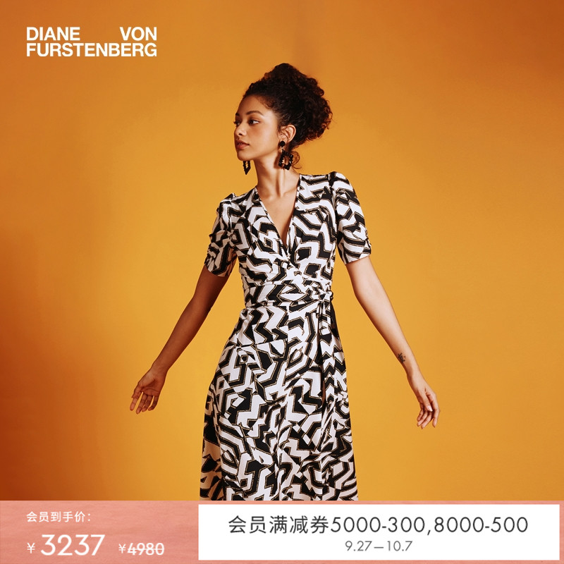 DVF几何图案V领泡泡袖裹身裙