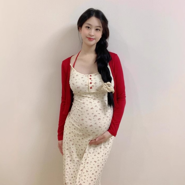 孕妇夏装连衣裙女2025夏季新款时尚辣妈长裙修身碎花吊带裙两件套