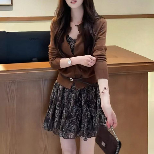秋季气质穿搭一整套高级感御姐轻熟风开衫吊带连衣裙子两件套装女 - 封面