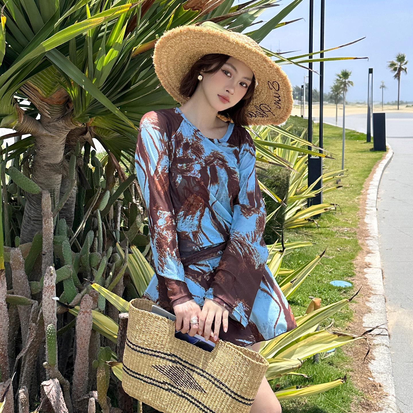 大码泳衣女款泡温泉遮肉保守连体爆款显瘦长袖防晒2026新款游泳装