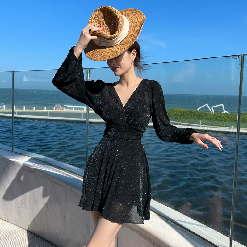 2025新款游泳衣微胖女孩遮肉显瘦连体裙式大码防晒平角裤泡温泉