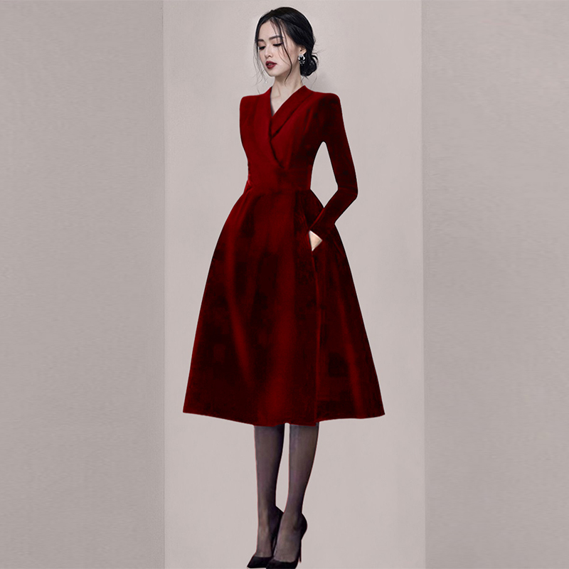 时尚高级感法式酒红色礼服2023年秋冬新款女装长袖大摆西装连衣裙