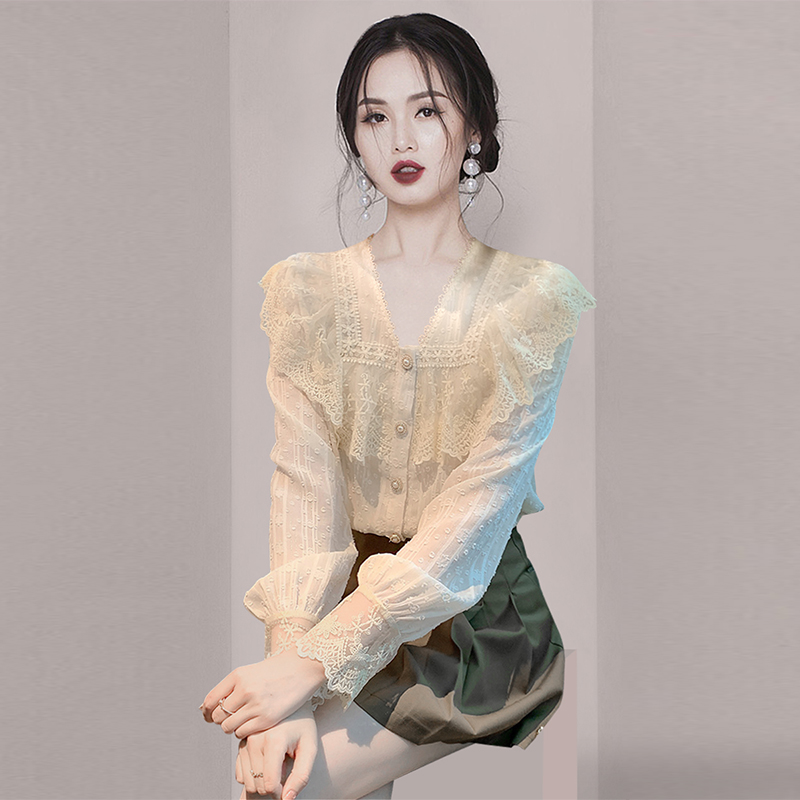 洋气减龄高级感V领蕾丝打底衫2024年春装新款女装显瘦娃娃领上衣