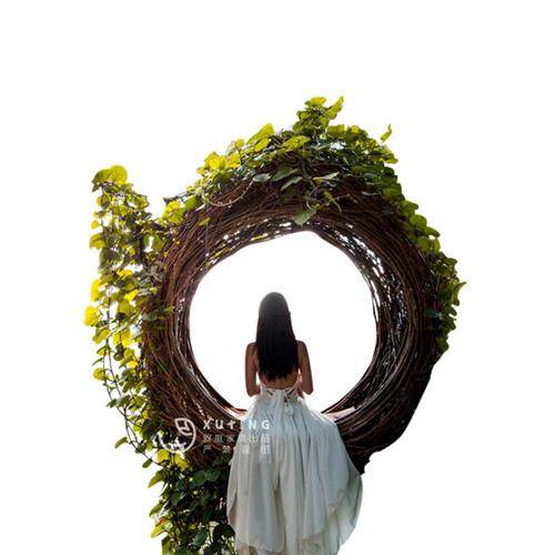 巴厘岛网红藤编鸟巢户外秋千景区婚纱拍摄道具创意悬挂圆形床民宿