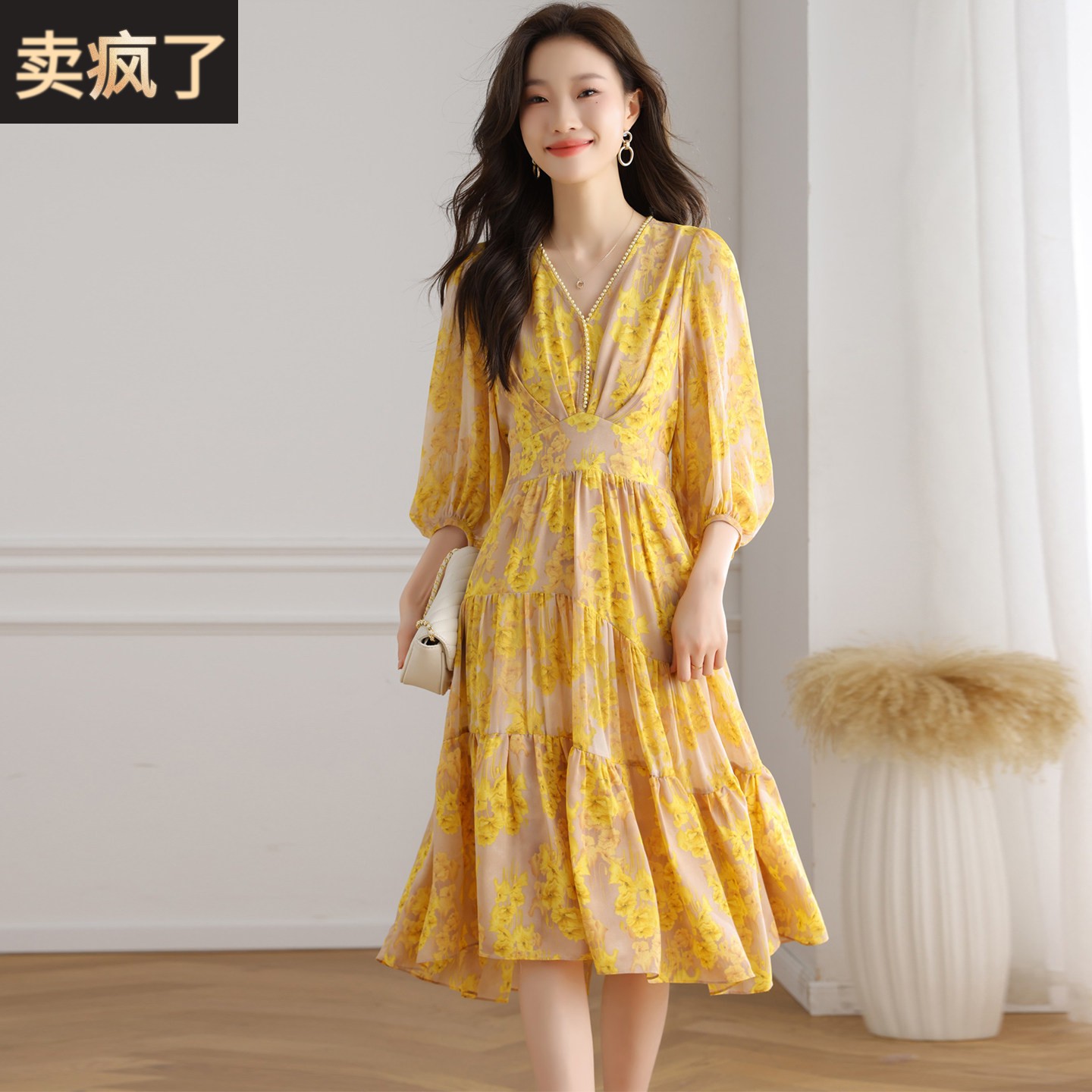 法式V领桑蚕丝洋装女夏季2026灯笼袖黄色碎花A字裙显瘦真丝裙子