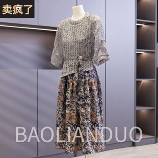 洋气妈妈夏装印花连衣裙中年女装镂空小衫中老年春夏气质两件套装
