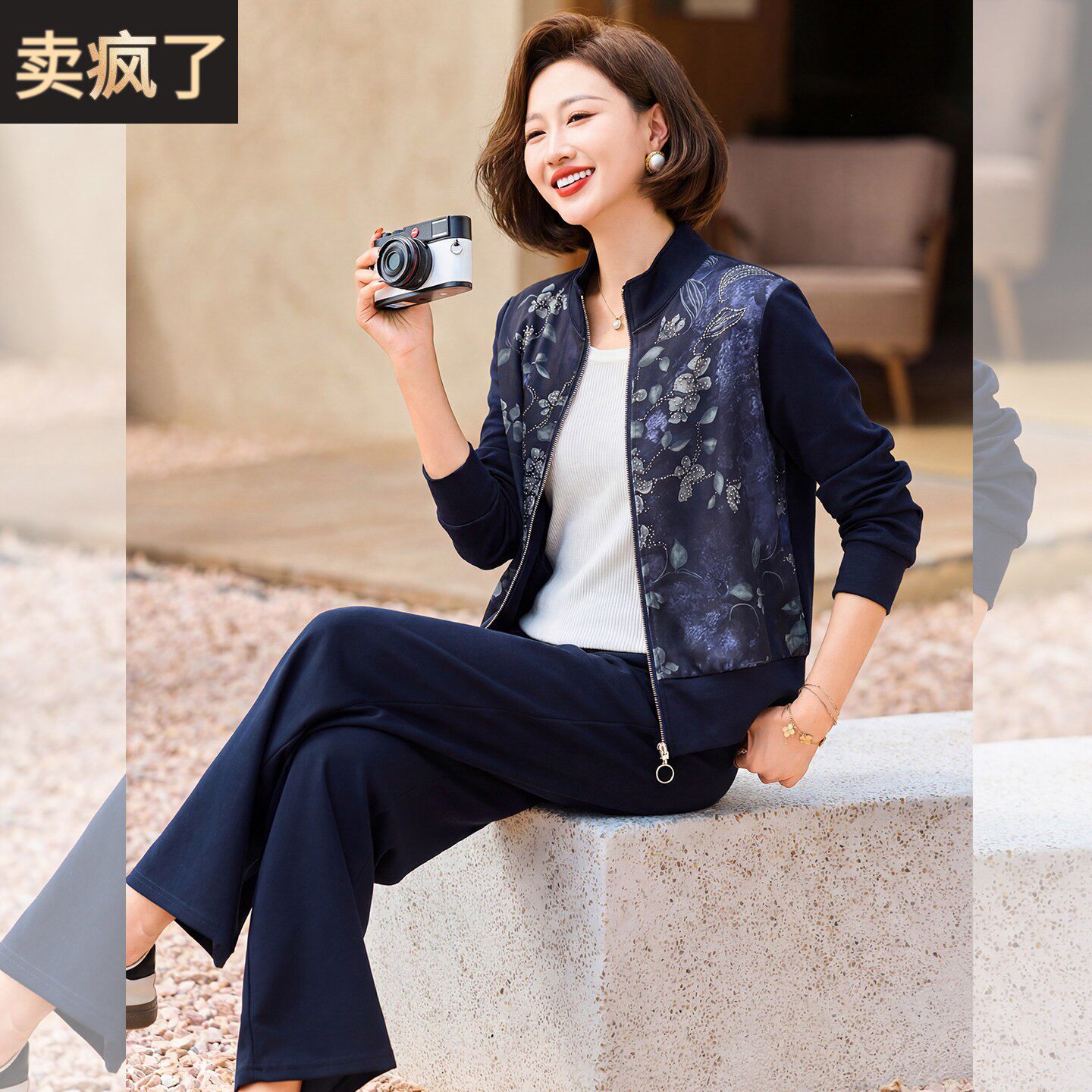 妈妈休闲短款夹克外套中年女装春装运动服中老年春秋新款长袖套装