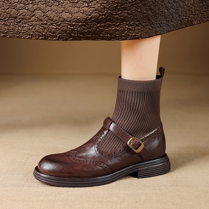 圆头厚底布洛克弹力短靴女2025秋冬新款真皮雕花皮带扣针织瘦瘦靴