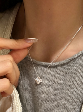 简约高级感拉丝锆石花朵吊坠项链女轻奢复古时尚潮流颈链毛衣链