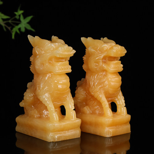 天然黄玉麒麟一对招财摆件