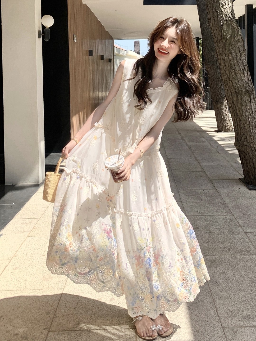 法式甜美日常感简约刺绣印花连衣裙女2026年夏季流苏绑带领口长裙