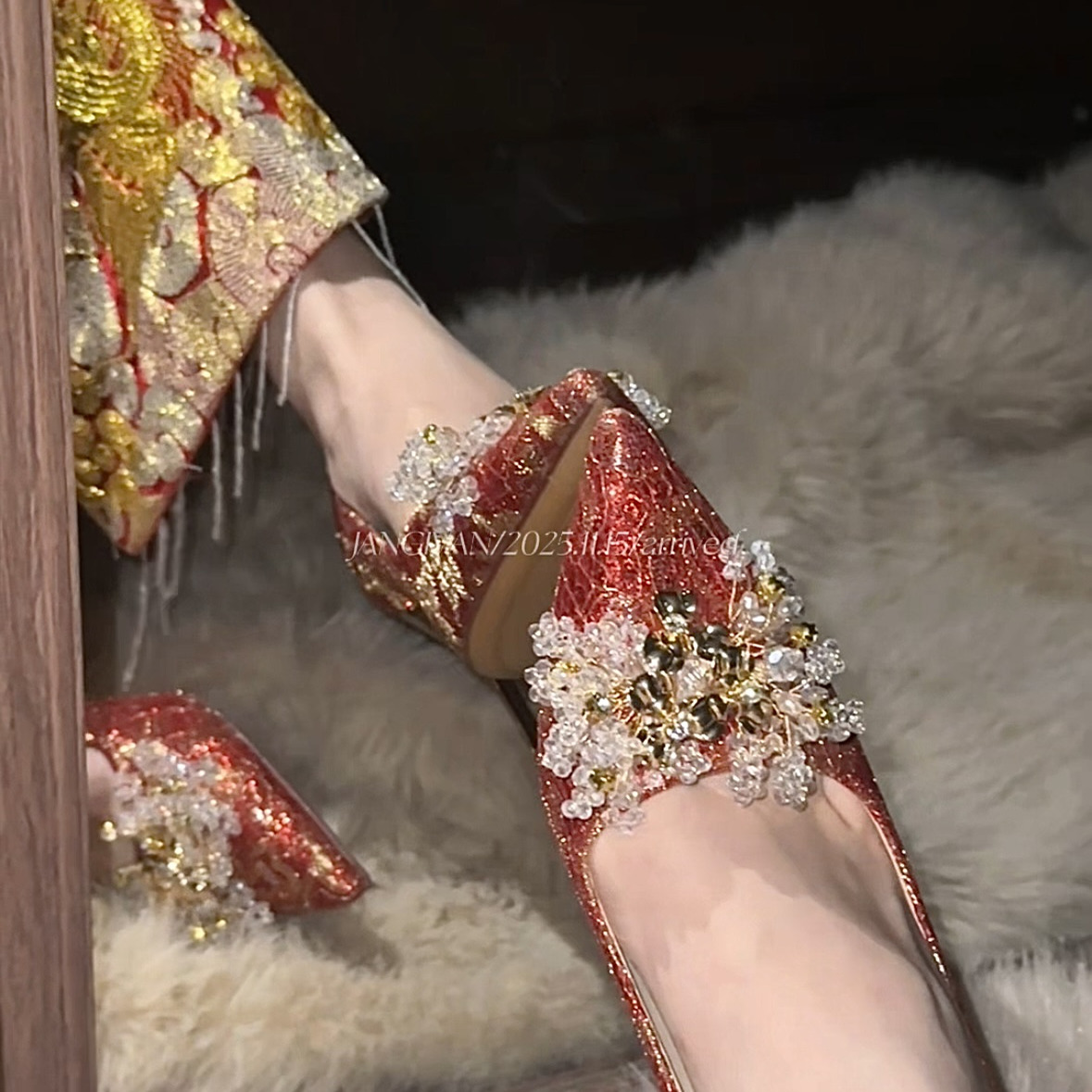 红色婚鞋女高级感尖头高跟鞋新娘鞋秀禾敬酒鞋细跟2025新款不累脚