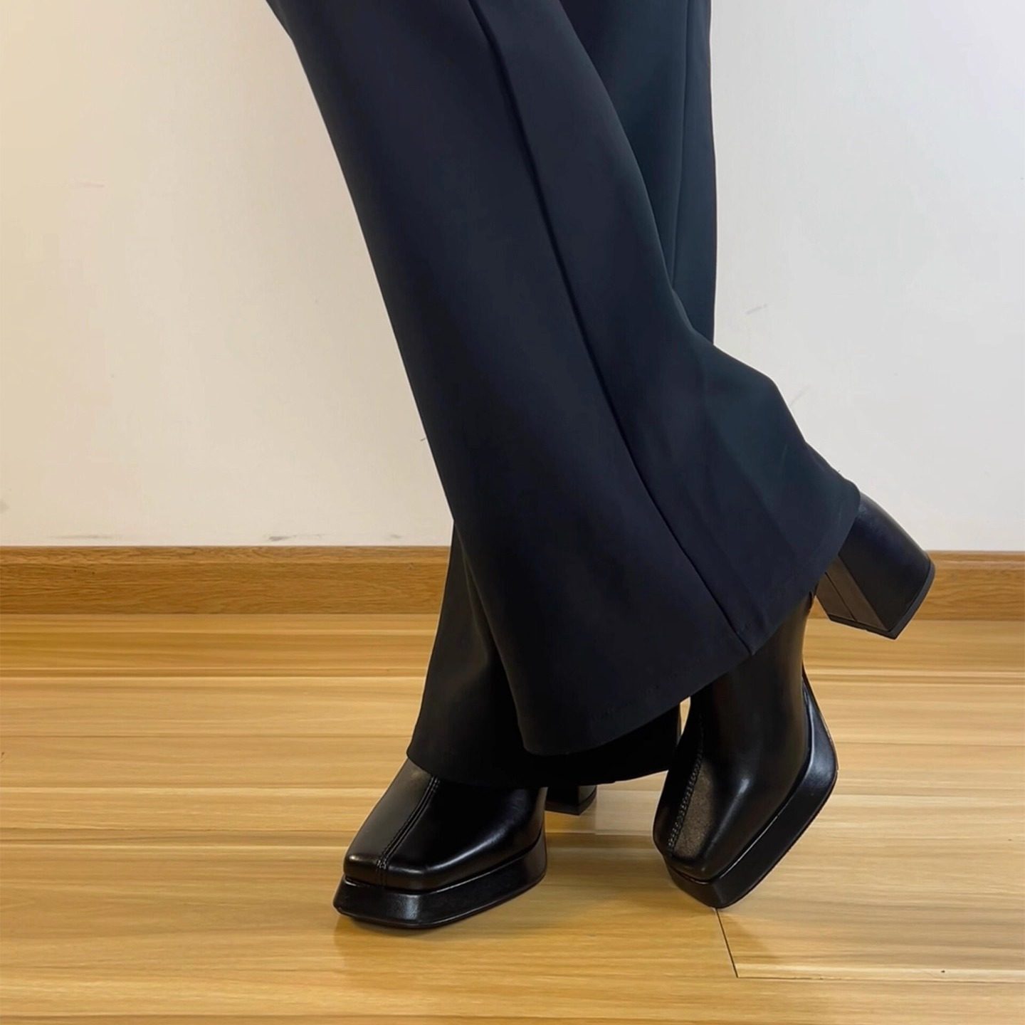 极简风方头粗跟瘦瘦靴女真皮小个子防水台不累脚高跟短靴马丁靴