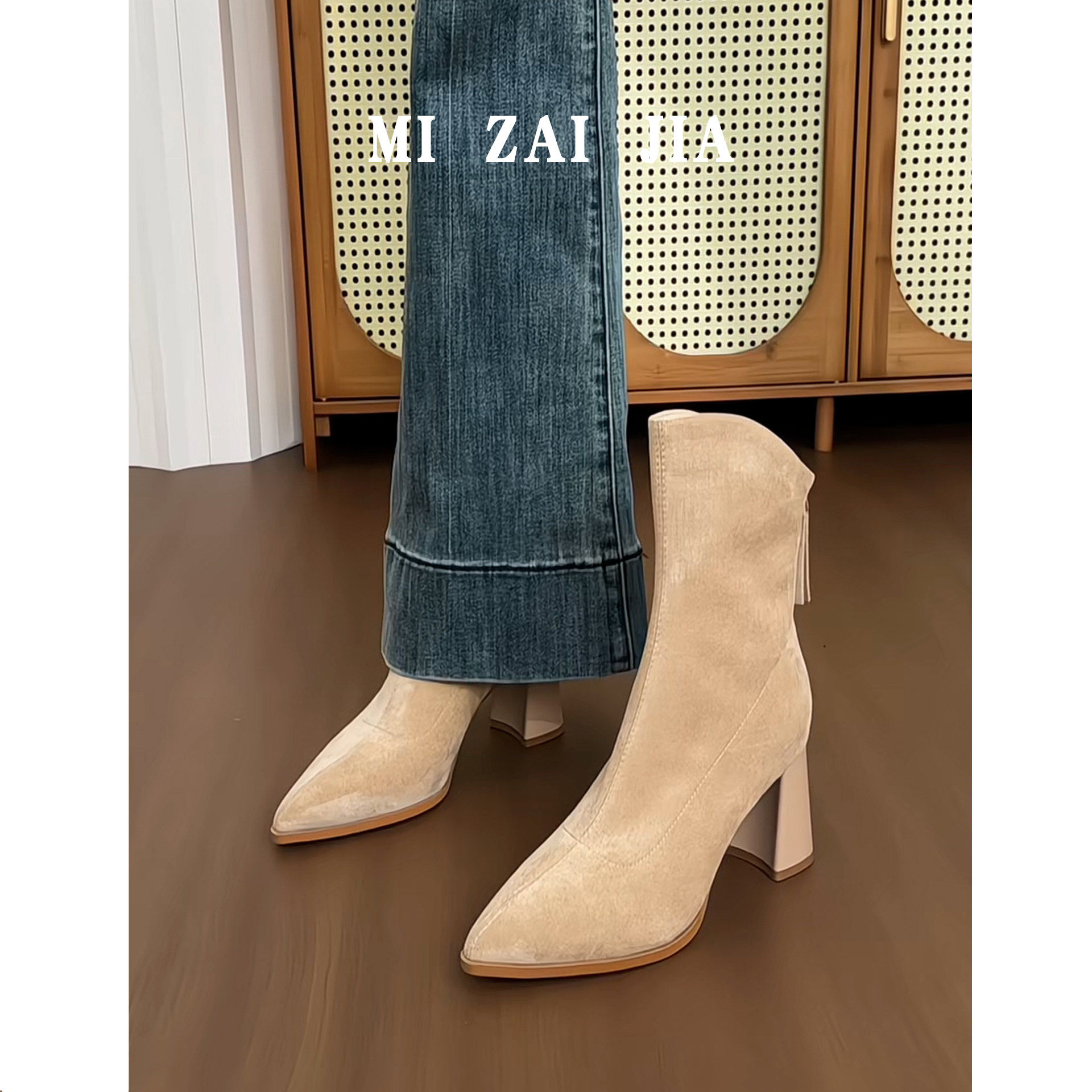 裸色高跟鞋2026新款冬磨砂尖头靴子女冬季巨好看的高跟短靴粗跟