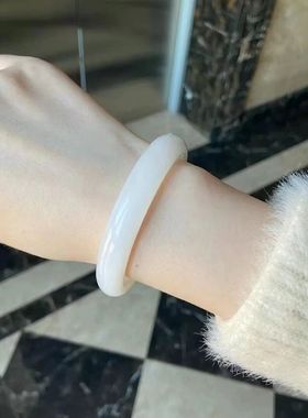 高仿羊脂白和田玉手镯女款