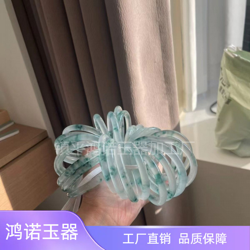 翡翠平替冰种飘蓝花圆条手镯石英岩玉叮当圆条高冰玉镯小红书同款