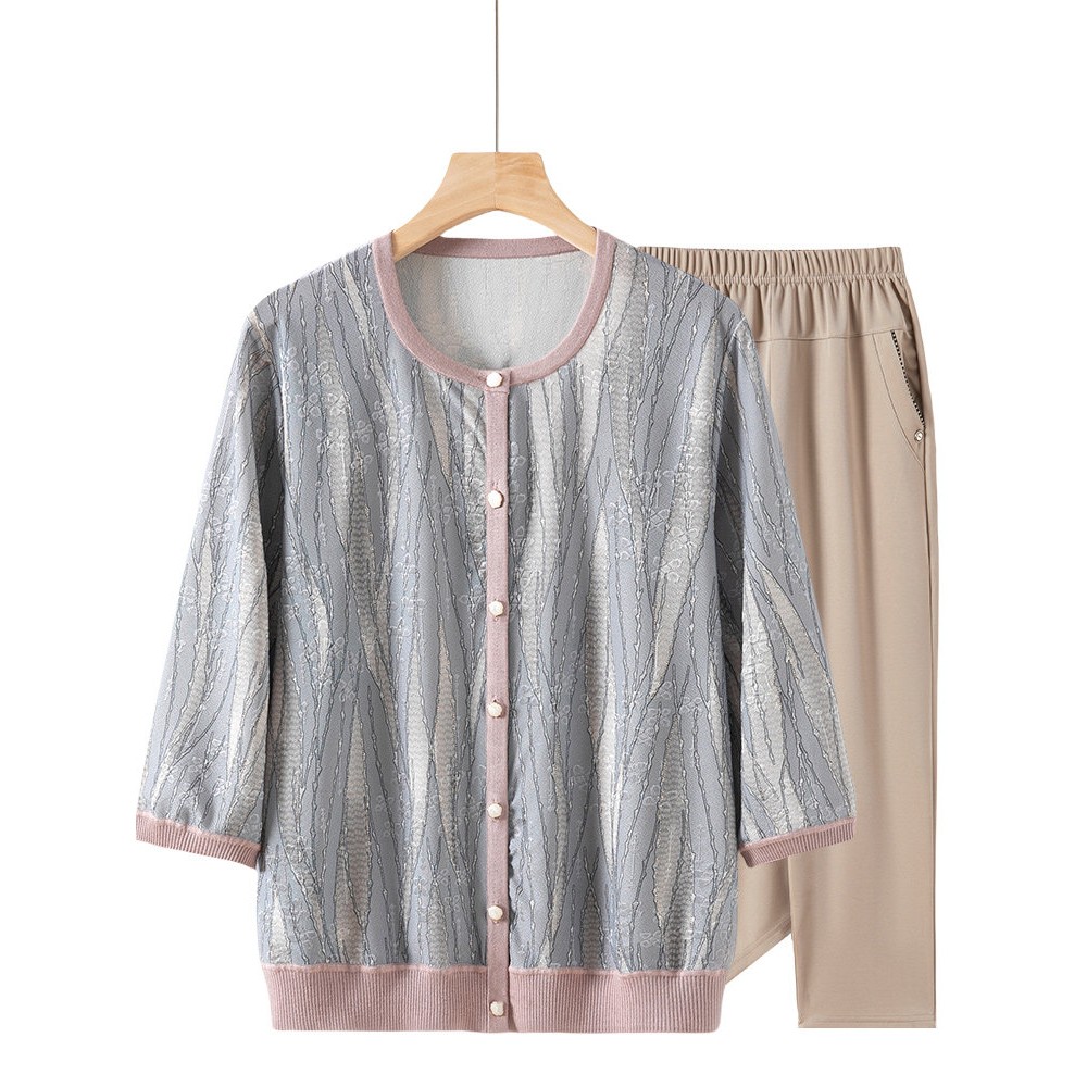 采购产品中年和老年人的衣服,夏天的衣服,妇女的衬衫,母亲的衣