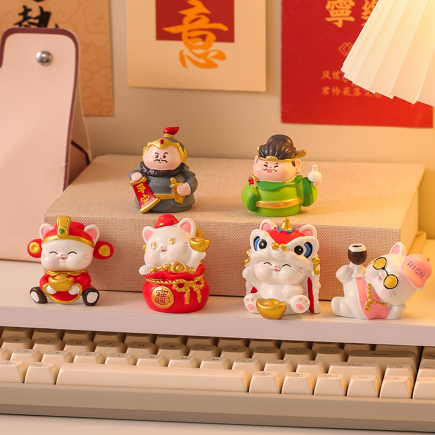 可爱招财猫小摆件办公桌面招财进宝工位情绪稳定装饰新年创意礼物