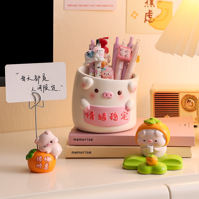 可爱小猪笔筒摆件办公室桌面装饰品工位情绪稳定神器生日礼物实用