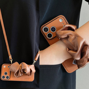 高级复古棕皮纹弹力丝巾腕带适用华为Pura80手机壳Mate80 70Air手腕带mate60金属背带p50斜挎皮绳40女防摔30p