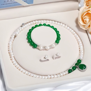 天然淡水珍珠项链女翡翠圆珠链轻奢小众设计感礼盒装现货生日礼物