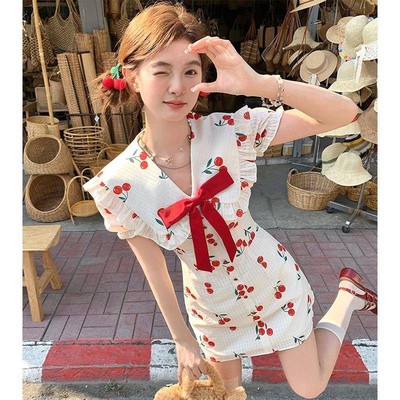 樱桃碎花v领收腰a字连衣裙女夏法