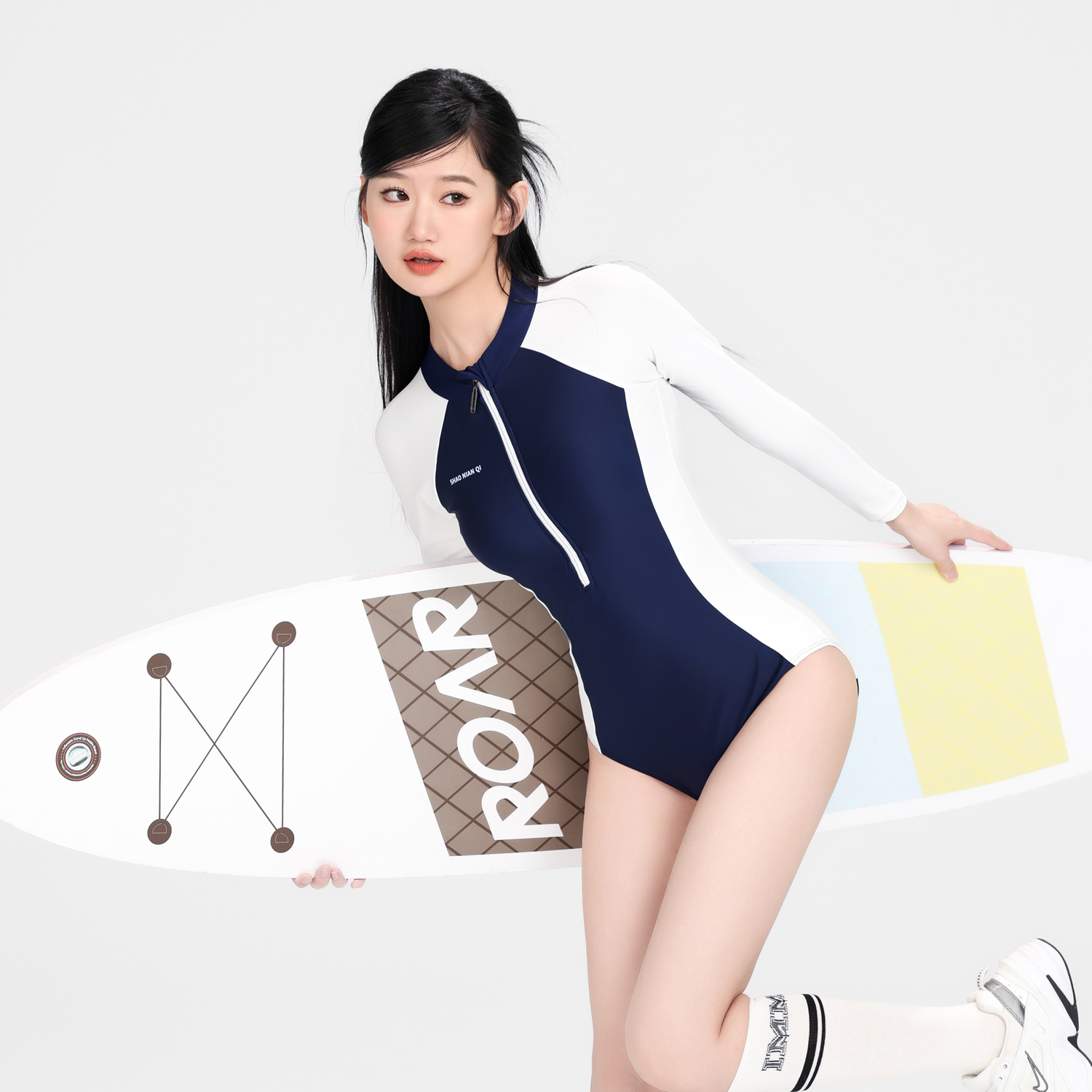 少年齐显瘦撞色女长袖连体游泳衣