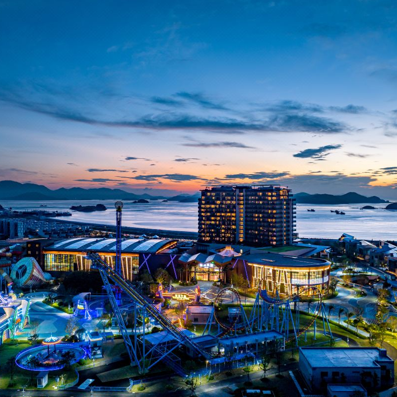 【周末不加价】错峰海岛游周末不加价！ 【海岛度假】一站式海滨度假综合体，览无边海景，还有无边泳池静赏日落 【网红乐园】园区内设有恒温水乐园/幻想岛/头号玩家等，冬日嗨玩不受限 【官方直营】超长有效期至26年3月31日，不约100%可退，预约后花呗入账