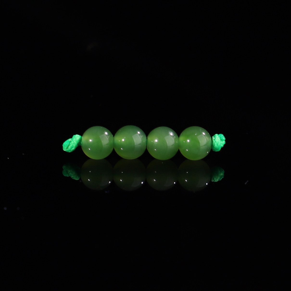 和田玉散珠俄料碧玉乌兰海苹果绿直径4mm四颗圆珠一物一图 112号