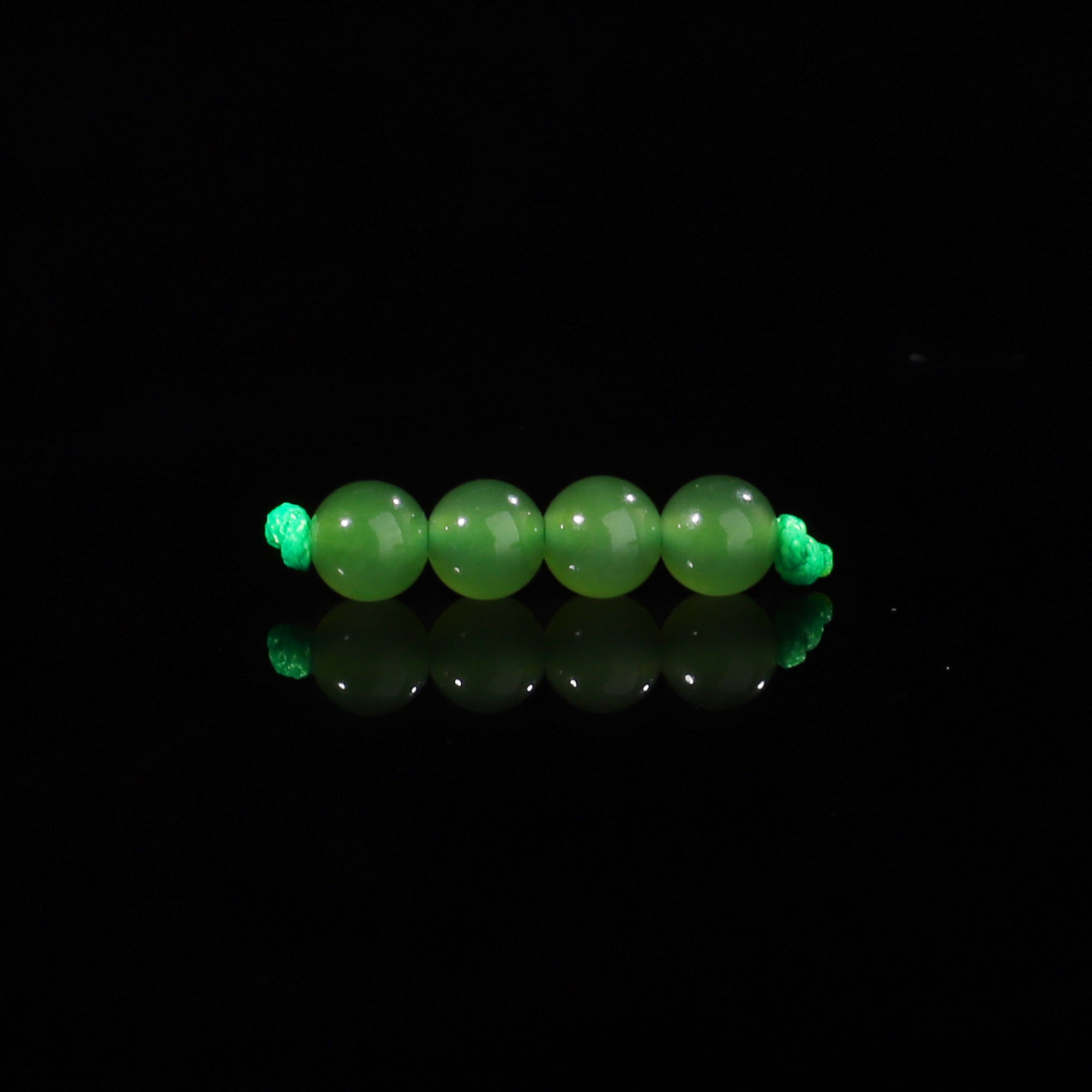 和田玉散珠俄料碧玉乌兰海苹果绿直径4mm四颗圆珠一物一图 120号