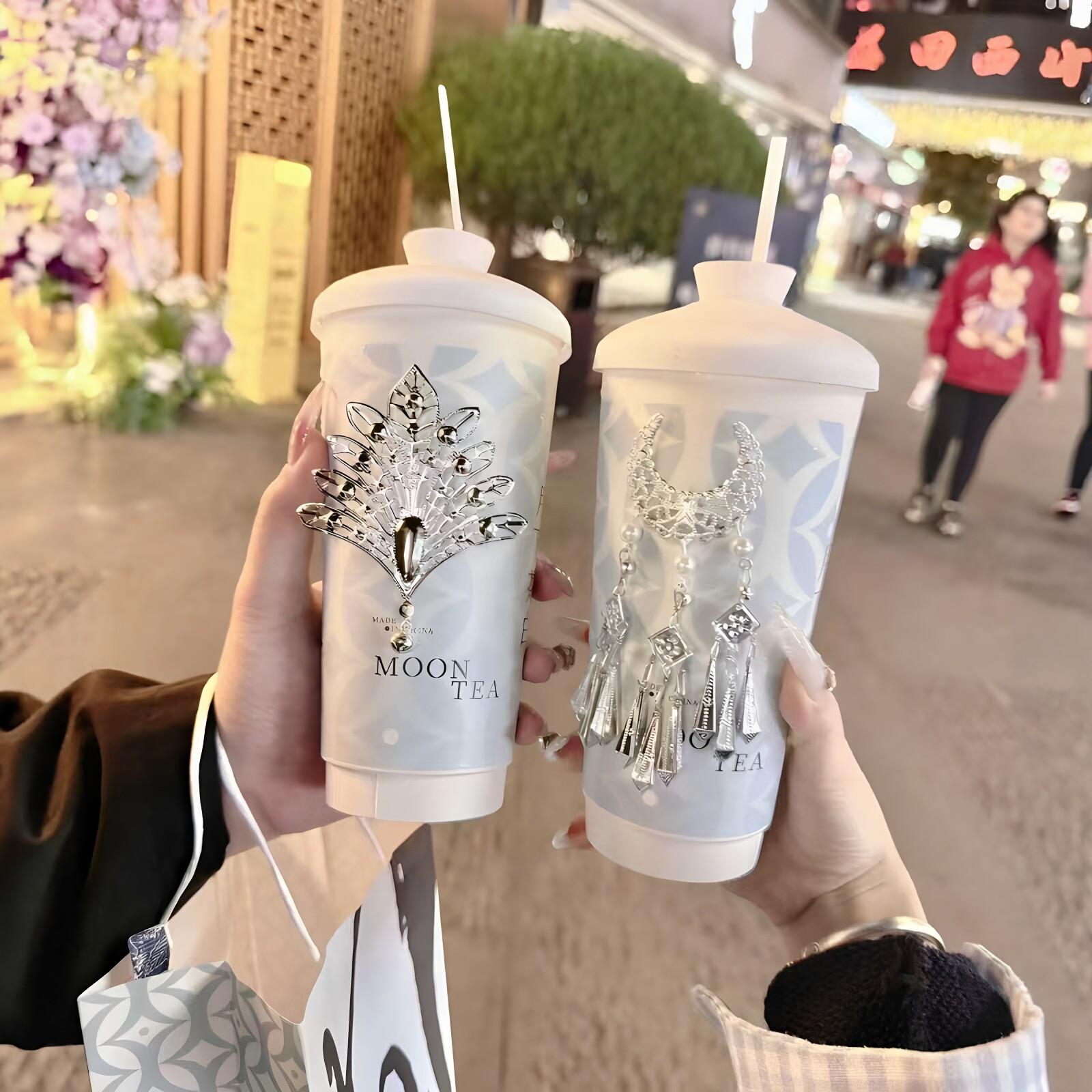 好幸福！月下茶白奶茶杯图片