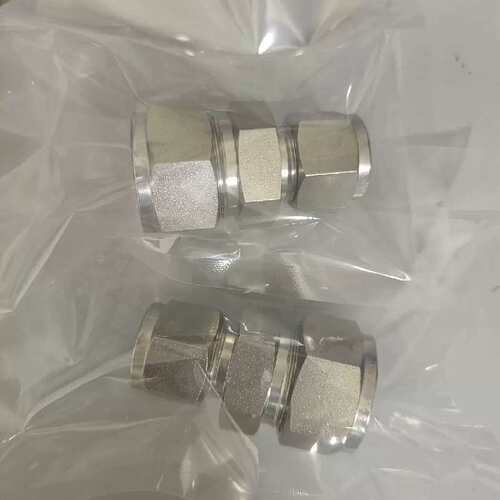 议价卡套变径直通接头 3/4－1/2