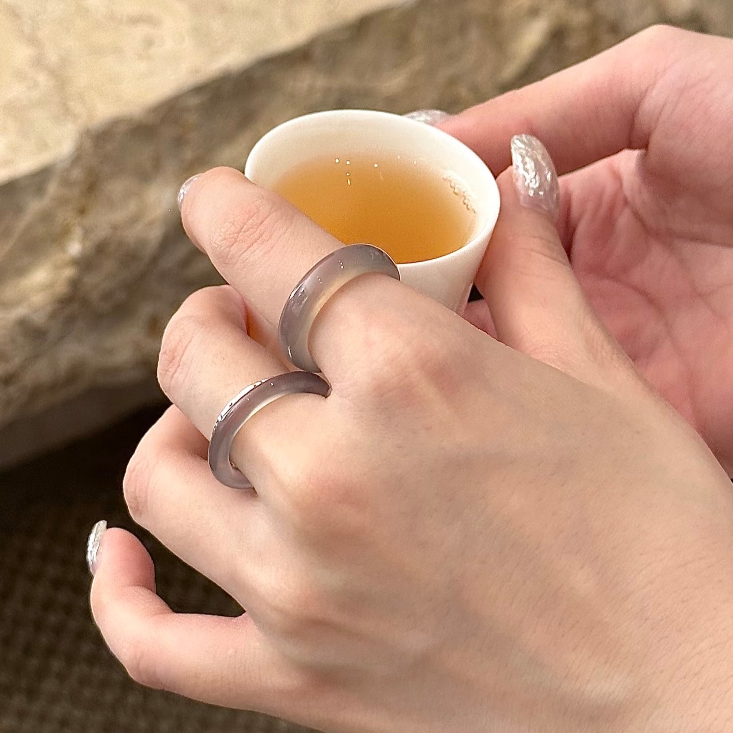 天然高冰烟紫玉髓戒指女 冰种灰玛瑙素圈 新中式清冷感玉指环