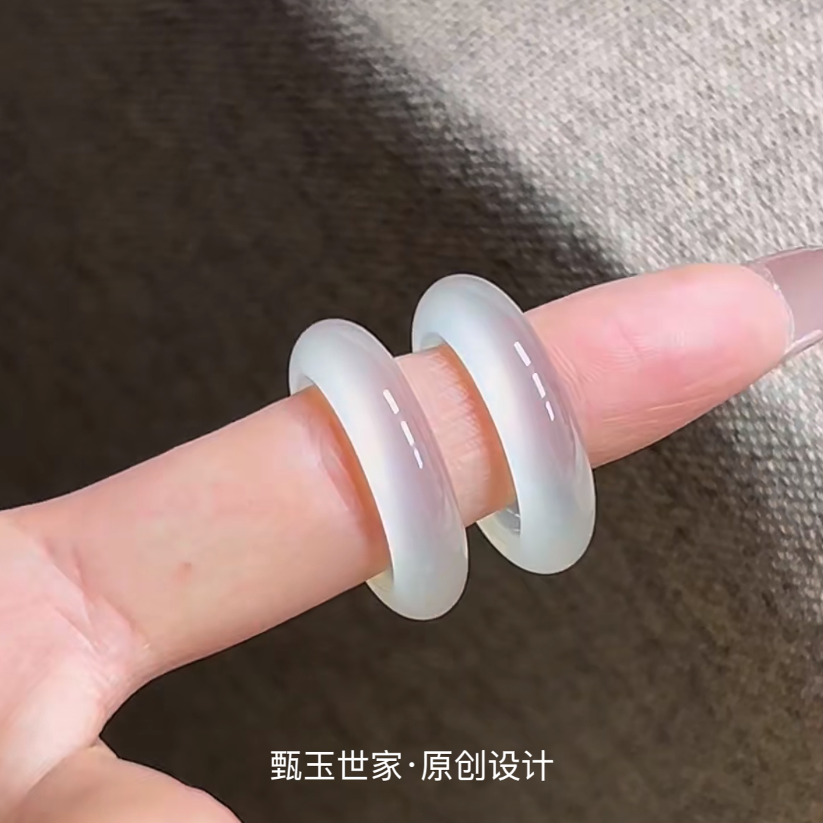 天然高冰白玉髓戒指女高级感冰种白月光素圈指环扳指玉戒