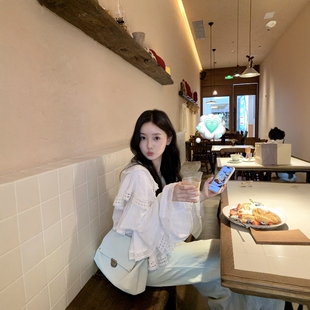 法式褶皱荷叶边袖口蕾丝花边V领长袖衬衫女夏设计感重工百搭上衣