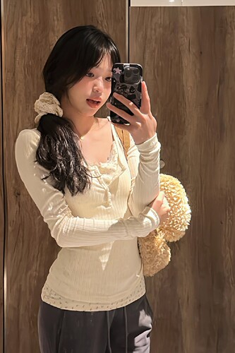 长袖甜美蕾丝花边设计T恤打底衫