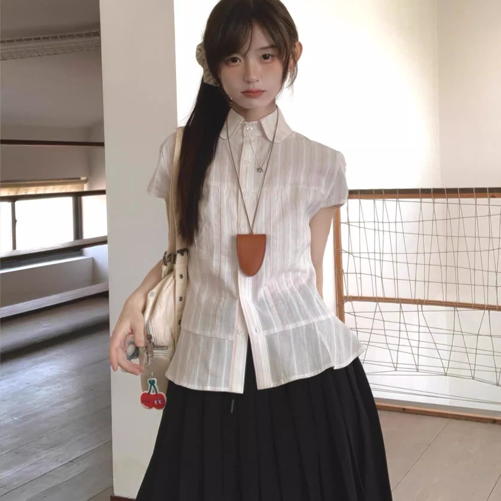 学院风甜美粉色小飞袖短袖衬衫女图片