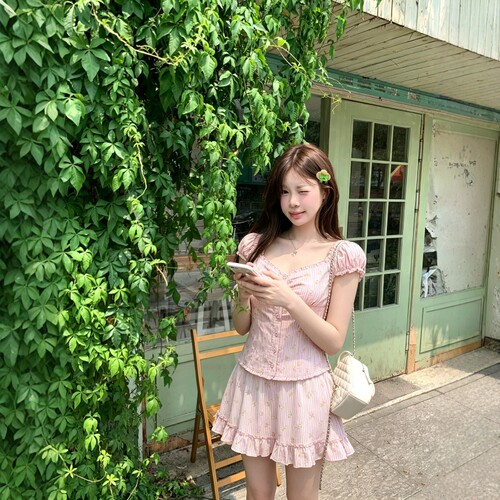 韩系粉色条纹碎花方领泡泡袖衬衫女夏季少女甜美感巨好看修身上衣