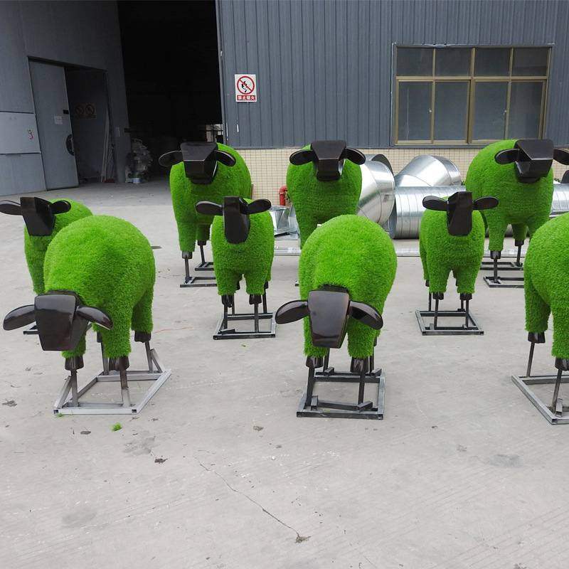 户外玻璃钢小品草皮羊雕塑园林景观动物狮子绿雕庭院售楼处装饰