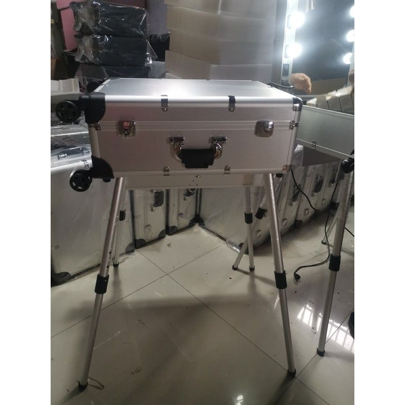 银色高档24寸LED带灯化妆箱带支架专业拉杆可拆万向轮化妆箱