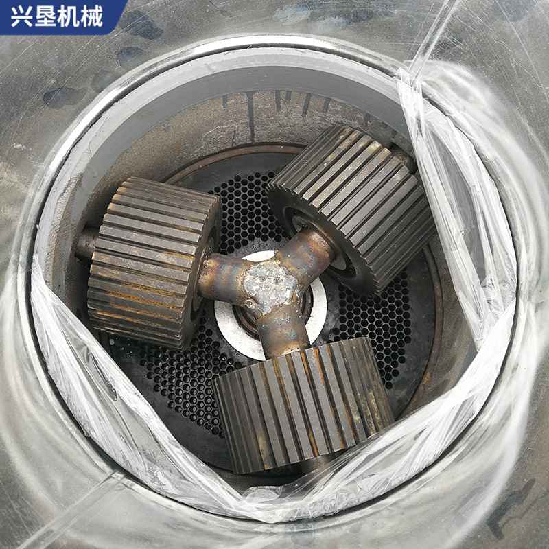 生产平模花生秧颗粒饲料机青草秸秆玉米造粒机养殖用平模造粒机