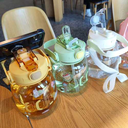 品质网红儿童吸管大肚杯便携背带高颜值可爱水杯女生双饮杯大容量
