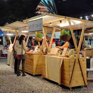 防腐木户外移动摊位车夜市售卖车木制展示架商场活动促销台手推车