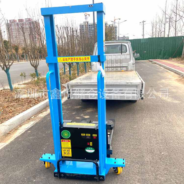 便携自体登高电动叉车0.5吨1吨随车自提升电动堆高车装卸货堆垛车