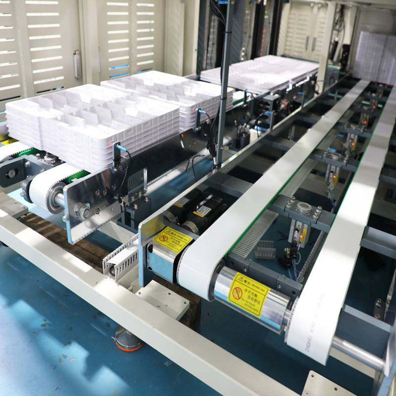 定制塑胶壳自动装吸塑盘设备机器人上下料装盒机自动摆盘包装机