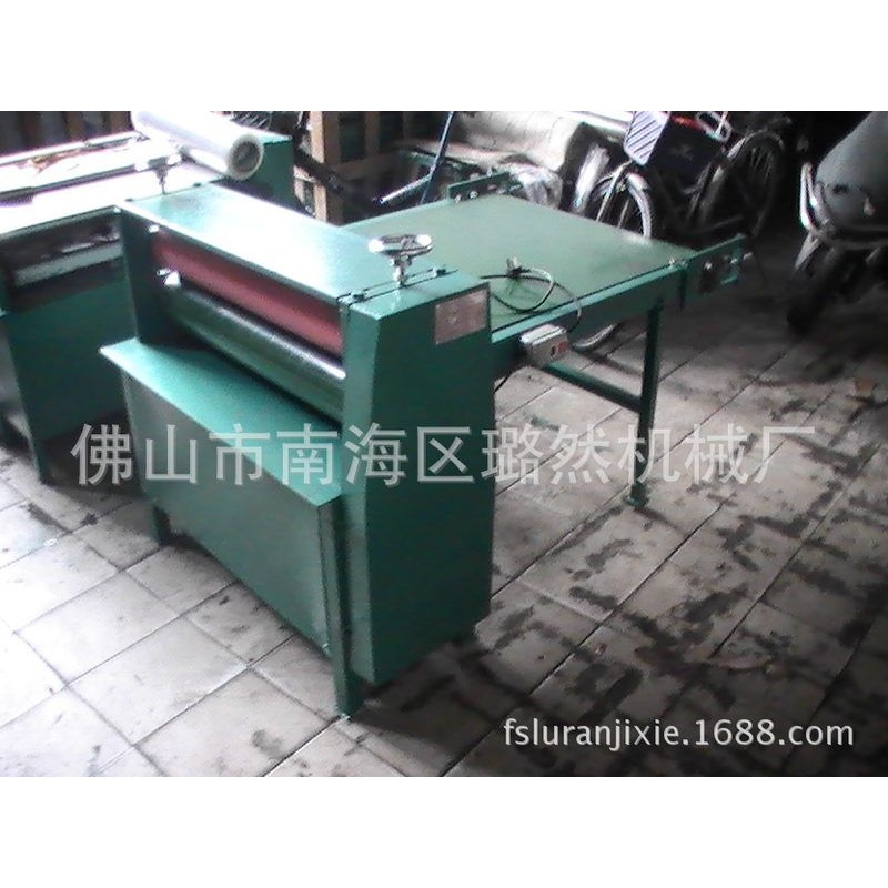 广东璐然厂家直销720型纸品皮壳除皱挤泡滚筒压平整平机配输送带