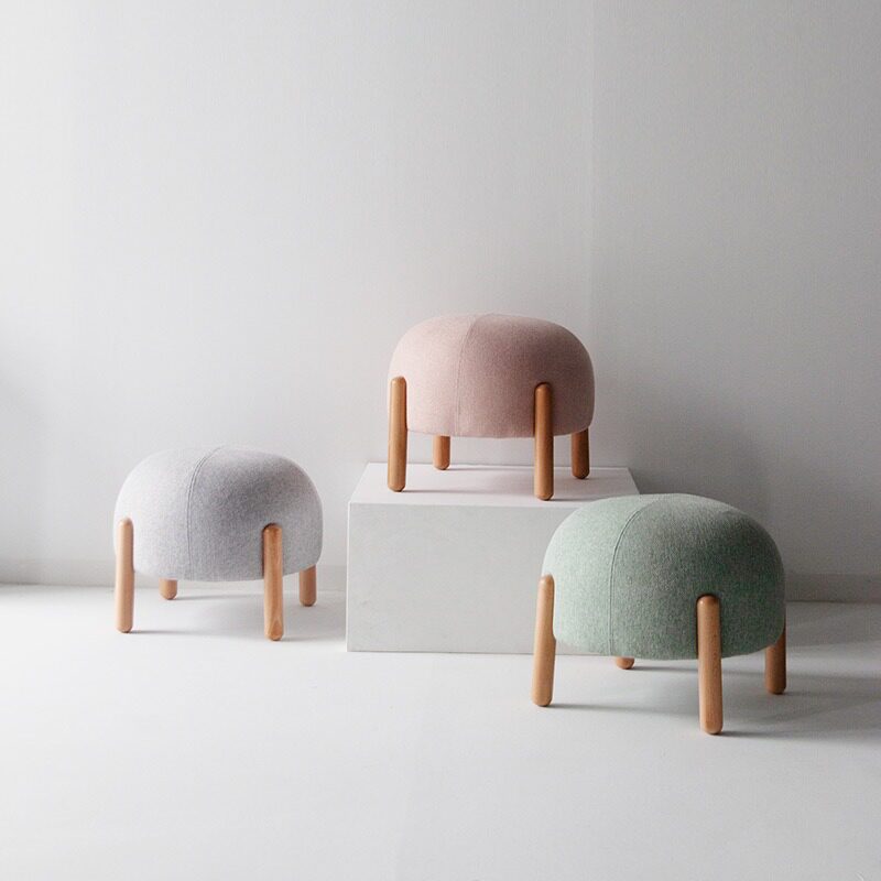 北欧布艺小凳子简约创意圆凳沙发穿鞋家用换鞋棉绒矮凳进门实木脚