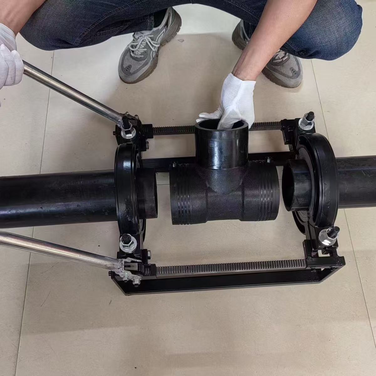 PE管件安裝拉緊器 電熔管件拉緊器 鋼絲骨架管拉緊器管件承插
